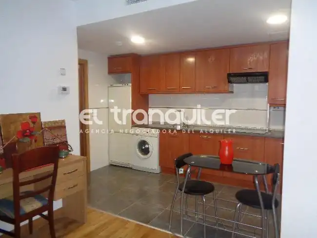Wohnung zur Miete in Calle Fernando Trueba, Centro