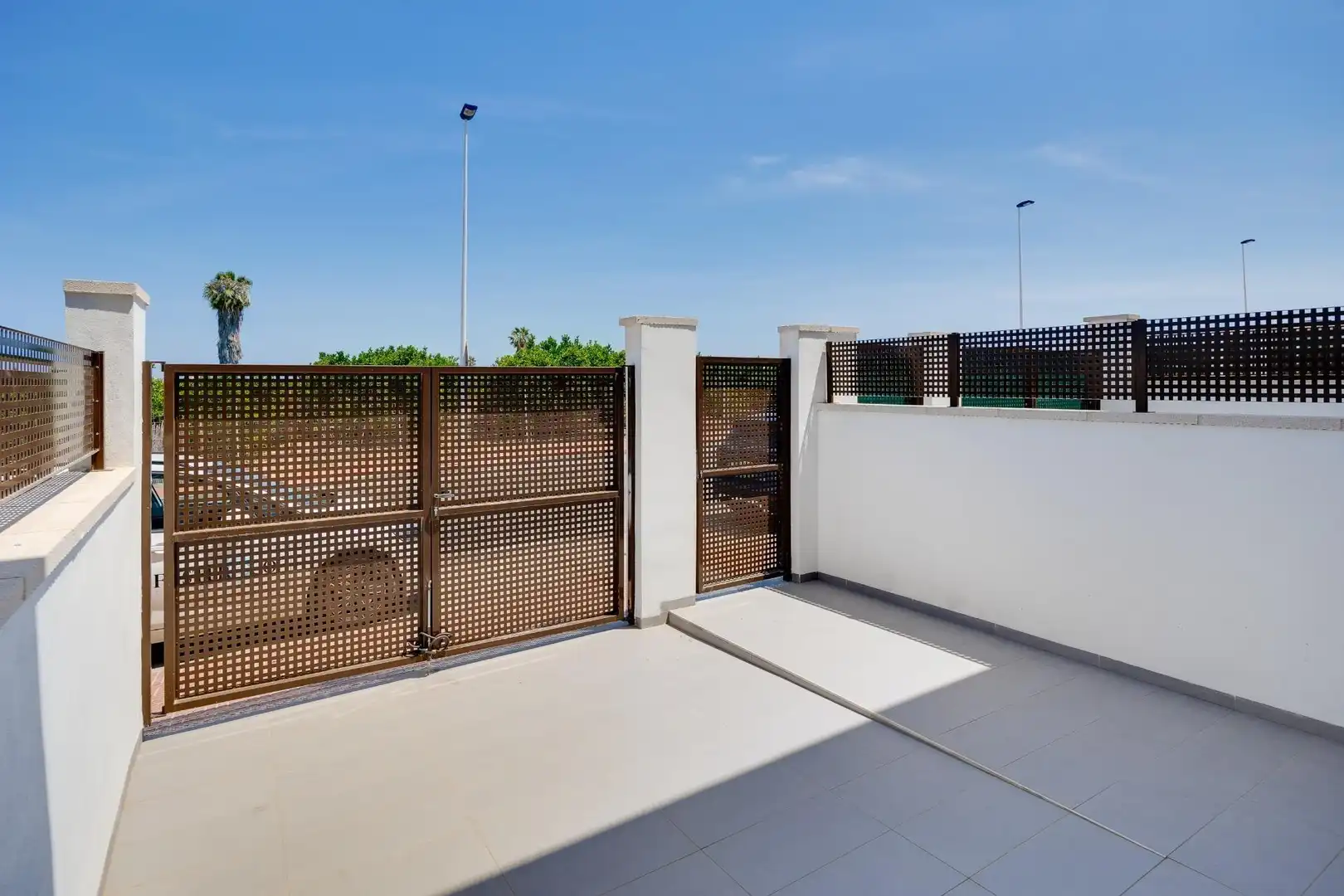 Terrasse von Einfamilien-Reihenhaus zum Verkauf in Torrevieja mit Klimaanlage, Heizung und Terrasse