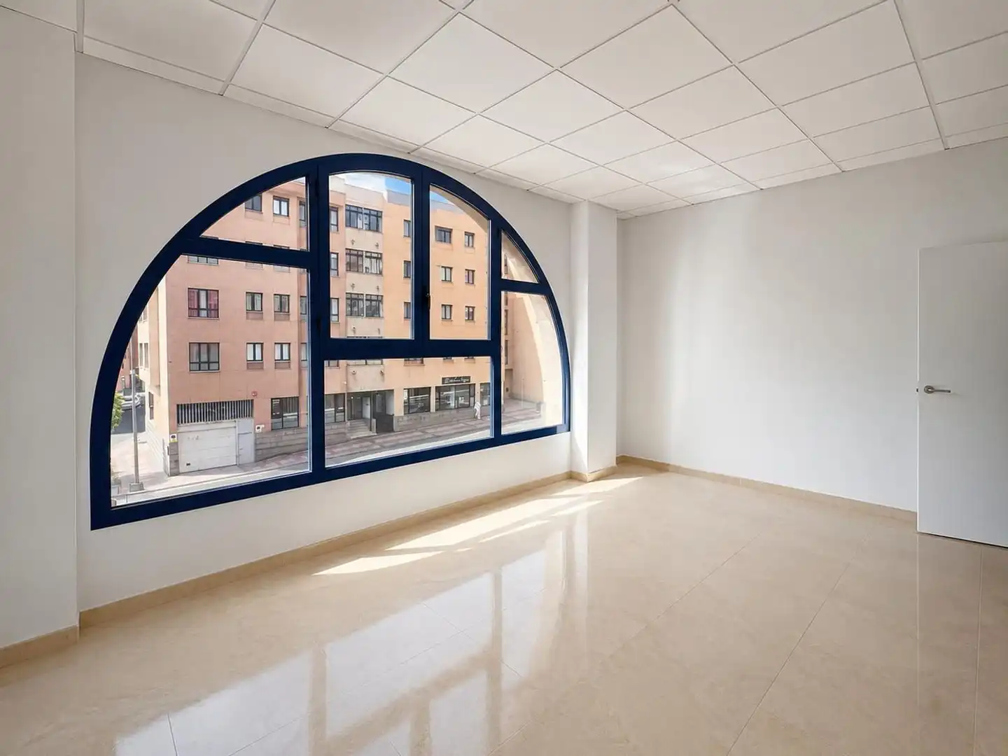 Local comercial en alquiler en del Castillo 17, imagen 6