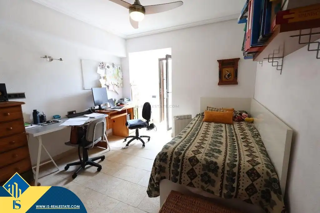 Habitación de Dúplex en venta en Orihuela con Terraza, Amueblado y Piscina comunitaria