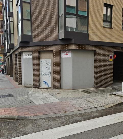 Foto 2 de Garaje de alquiler en Calle de la Batalla del Salado, 22, Palos de Moguer,  Madrid Capital