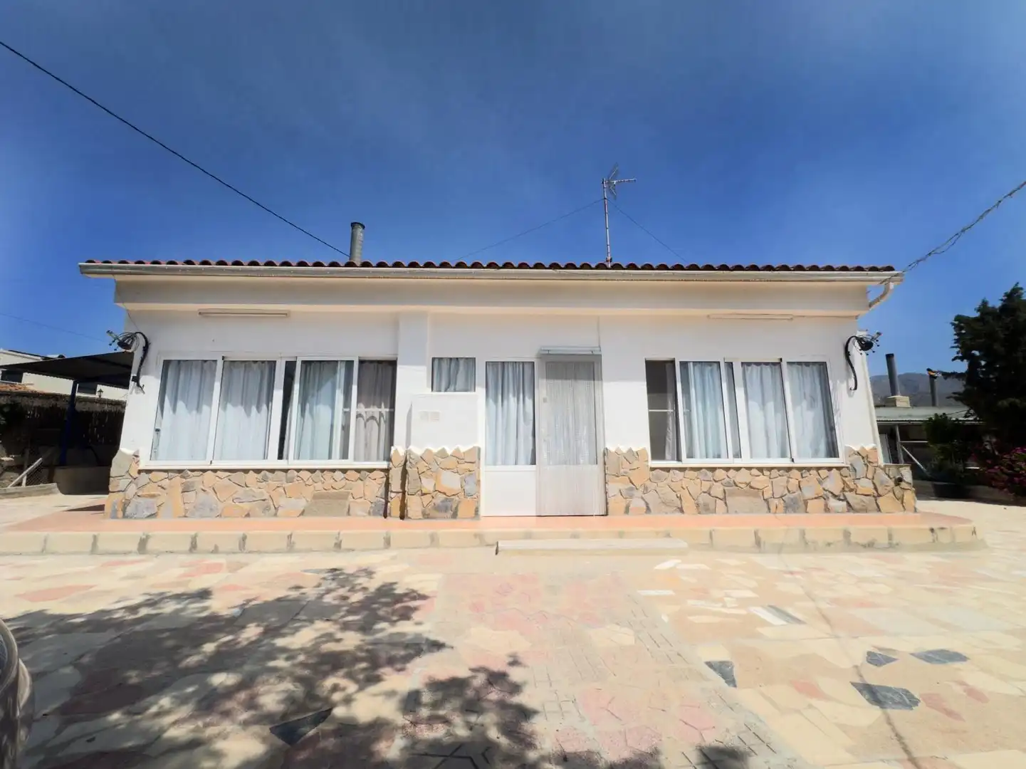 Vista exterior de Casa o xalet en venda en Albatera amb Aire condicionat, Jardí privat i Terrassa