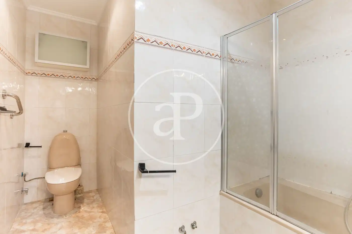 Badezimmer von Wohnung zum Verkauf in Valencia mit Klimaanlage, Heizung und Privatgarten