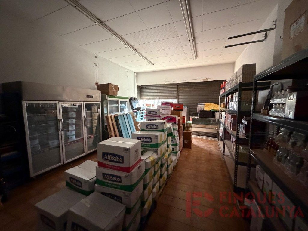 Premises for sale in Salt