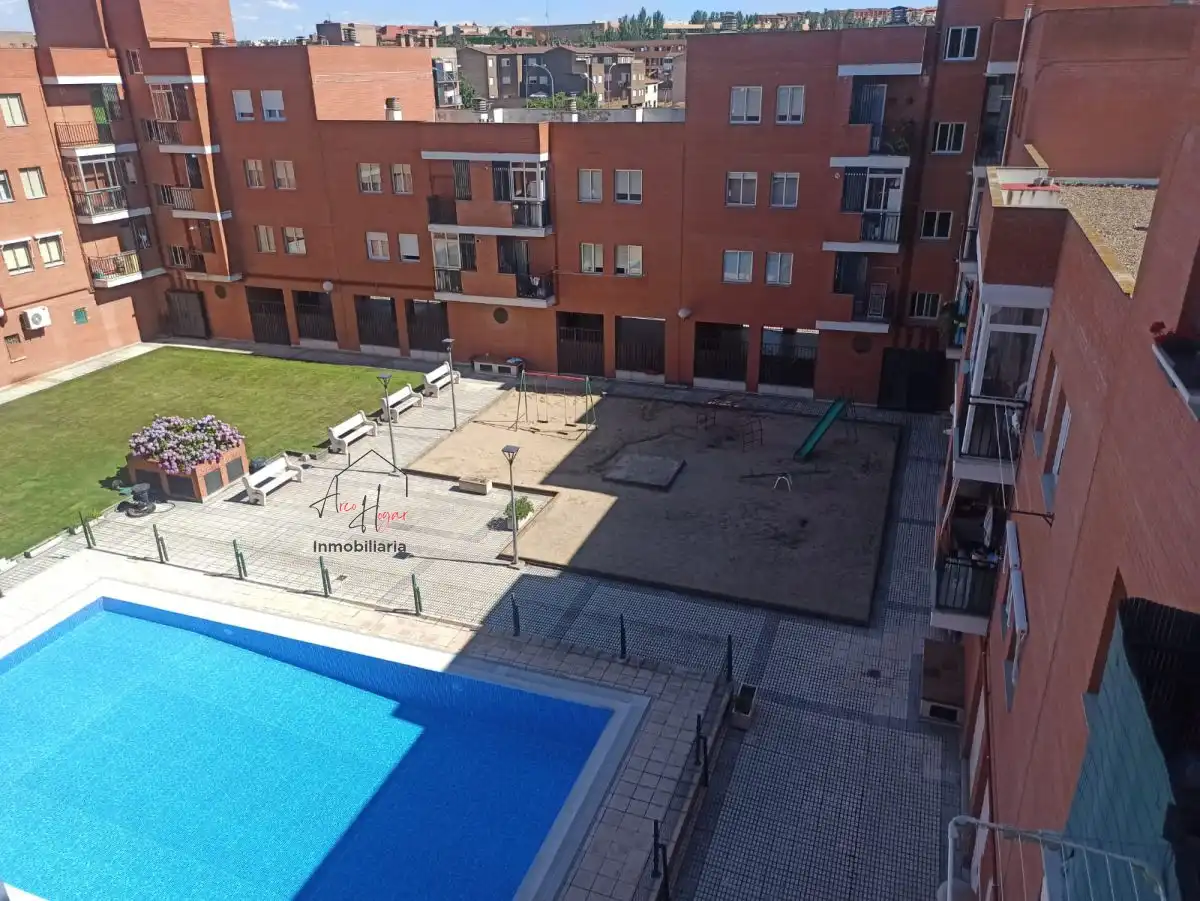 Swimming pool of Flat for rent in Salamanca  with Heating, Parquet flooring and Terrace