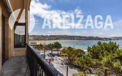 Vista exterior de Pis en venda en Donostia - San Sebastián  amb Aire condicionat i Balcó