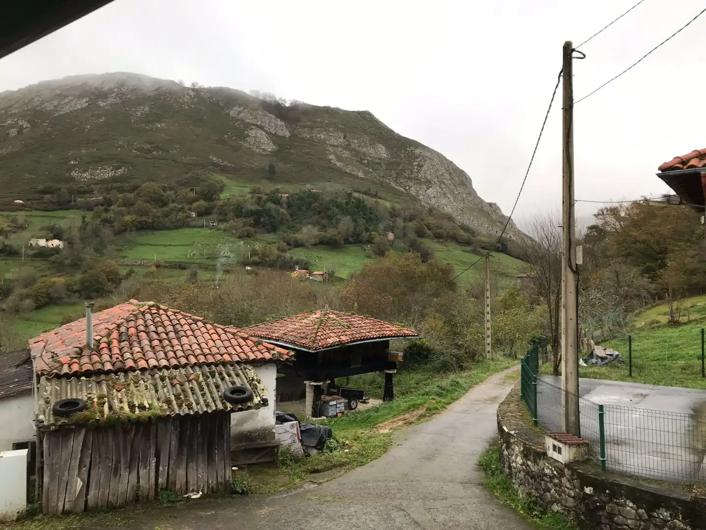 Vista exterior de Casa o xalet en venda en Cangas de Onís amb Jardí privat i Traster