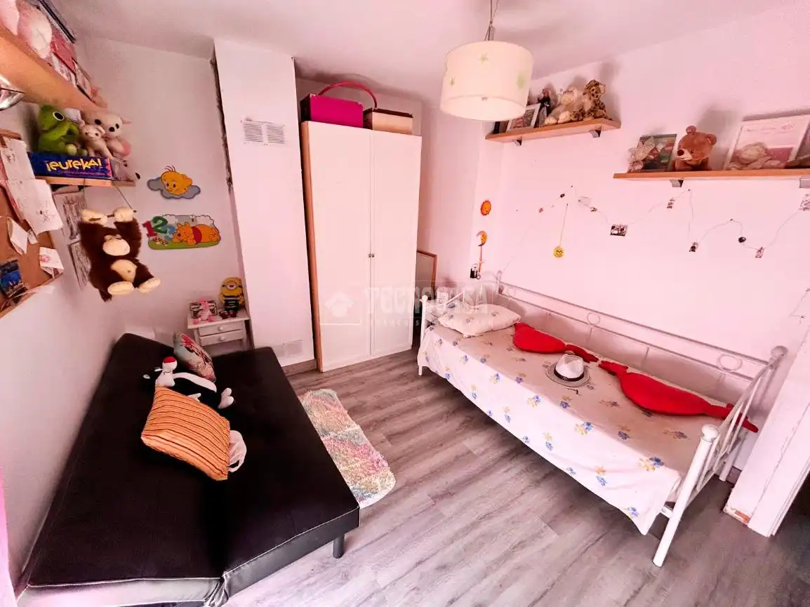 Dormitori de Casa o xalet en venda en La Puebla de Alfindén amb Aire condicionat, Calefacció i Terrassa