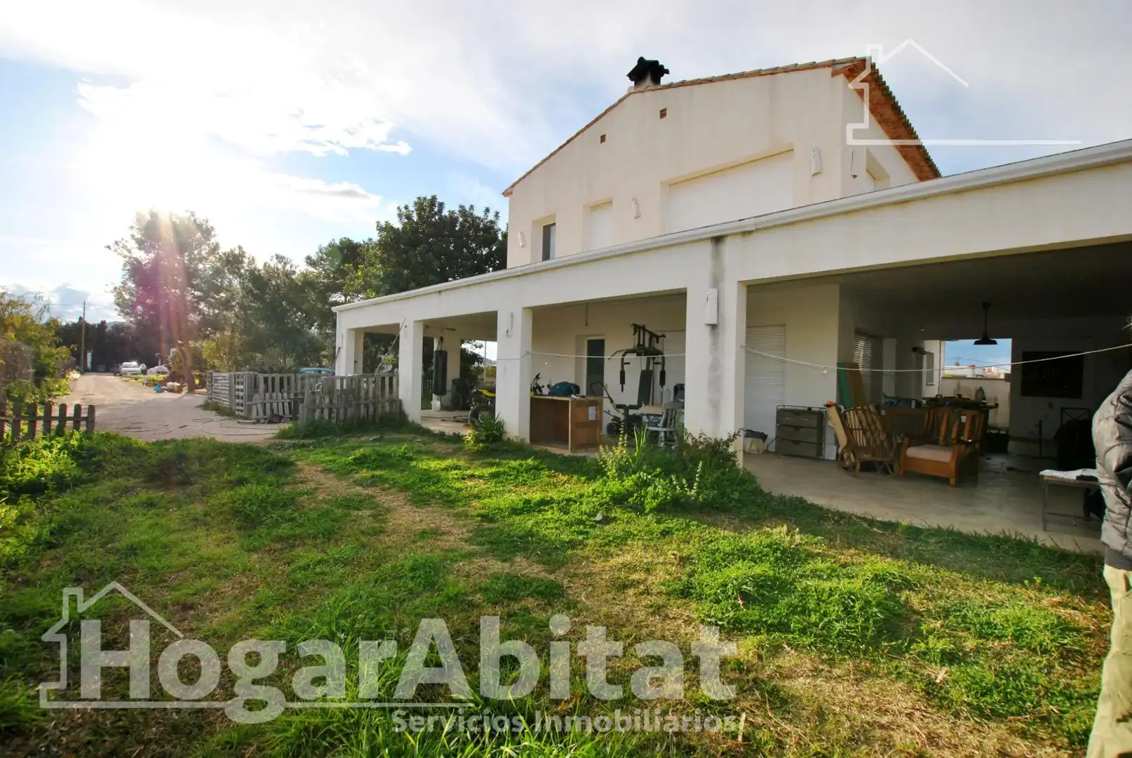 Vista exterior de Casa o xalet en venda en Oliva amb Aire condicionat, Jardí privat i Terrassa