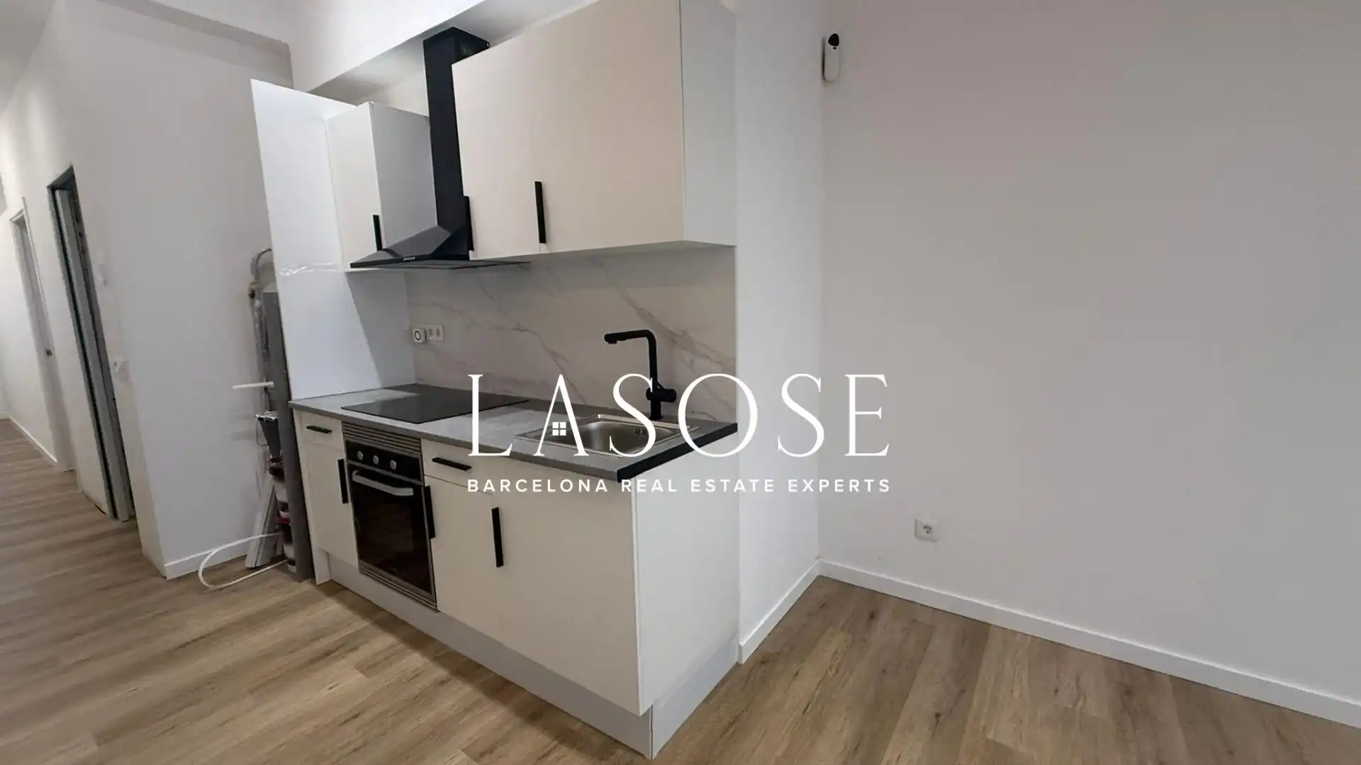Cocina de Apartamento en venta en Barcelona