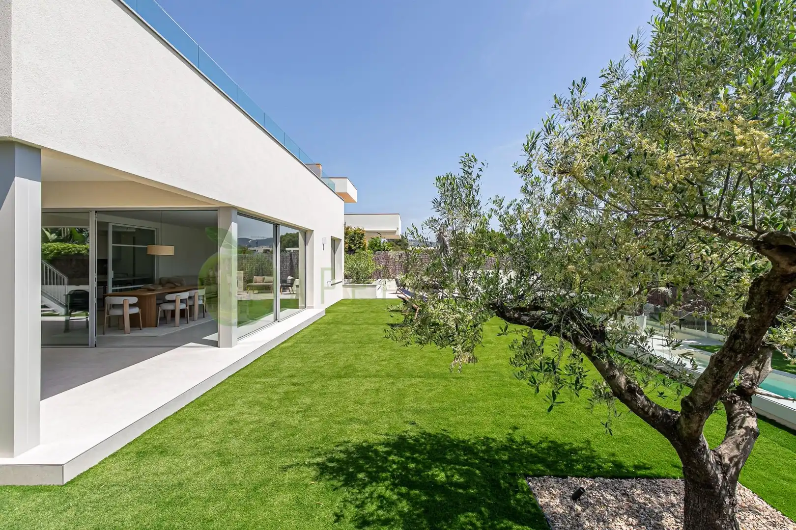 Casa amb piscina en venda a Carrer de Margarida Xirgu
