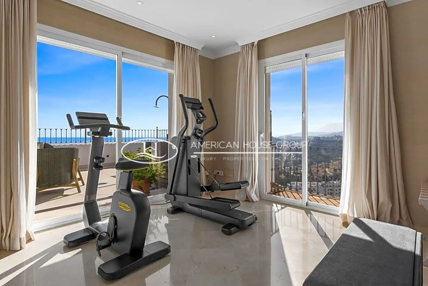 Habitación de Dúplex en venta en Benahavís con Aire acondicionado y Terraza