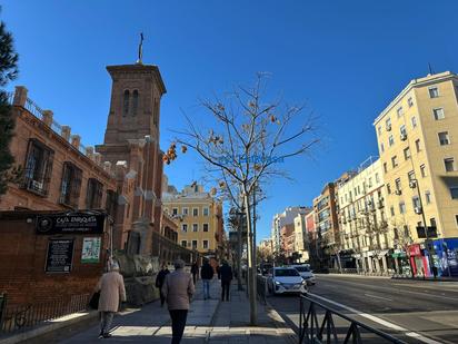 Exterior view of Flat for sale in  Madrid Capital  with Heating, Terrace and Alarm