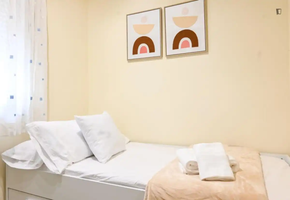 Schlafzimmer von Wohnungen zur Miete in Madrid mit Klimaanlage, Heizung und Möbliert