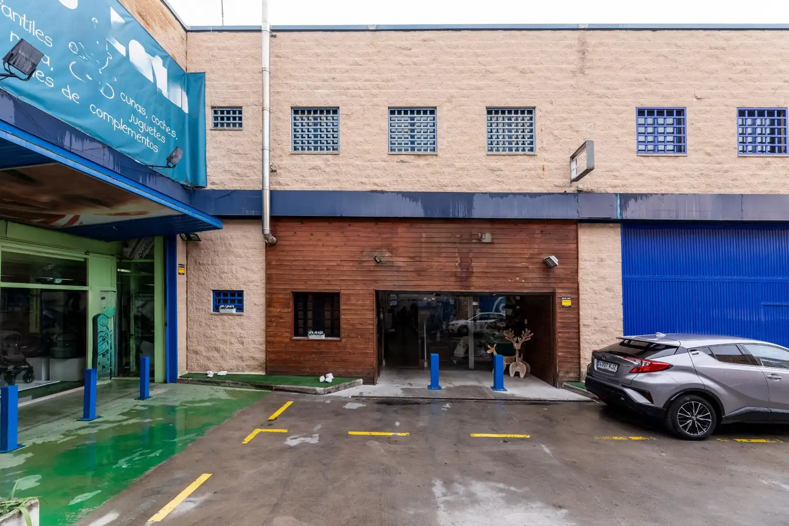 Vista exterior de Nau industrial de lloguer en San Sebastián de los Reyes amb Calefacció