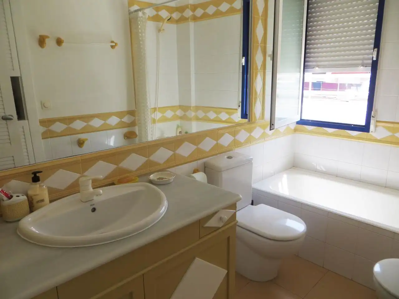 Bany de Casa o xalet de lloguer en Punta Umbría amb Jardí privat, Moblat i Balcó