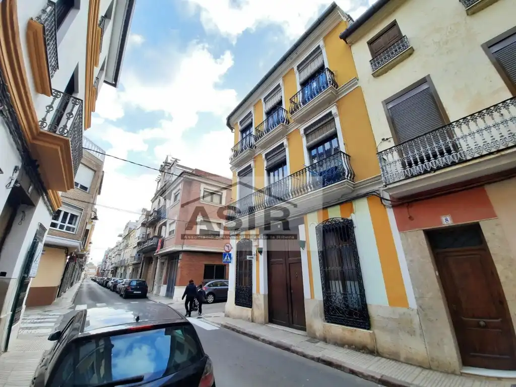 Local comercial en venda a Casc Urbà, imagen 2