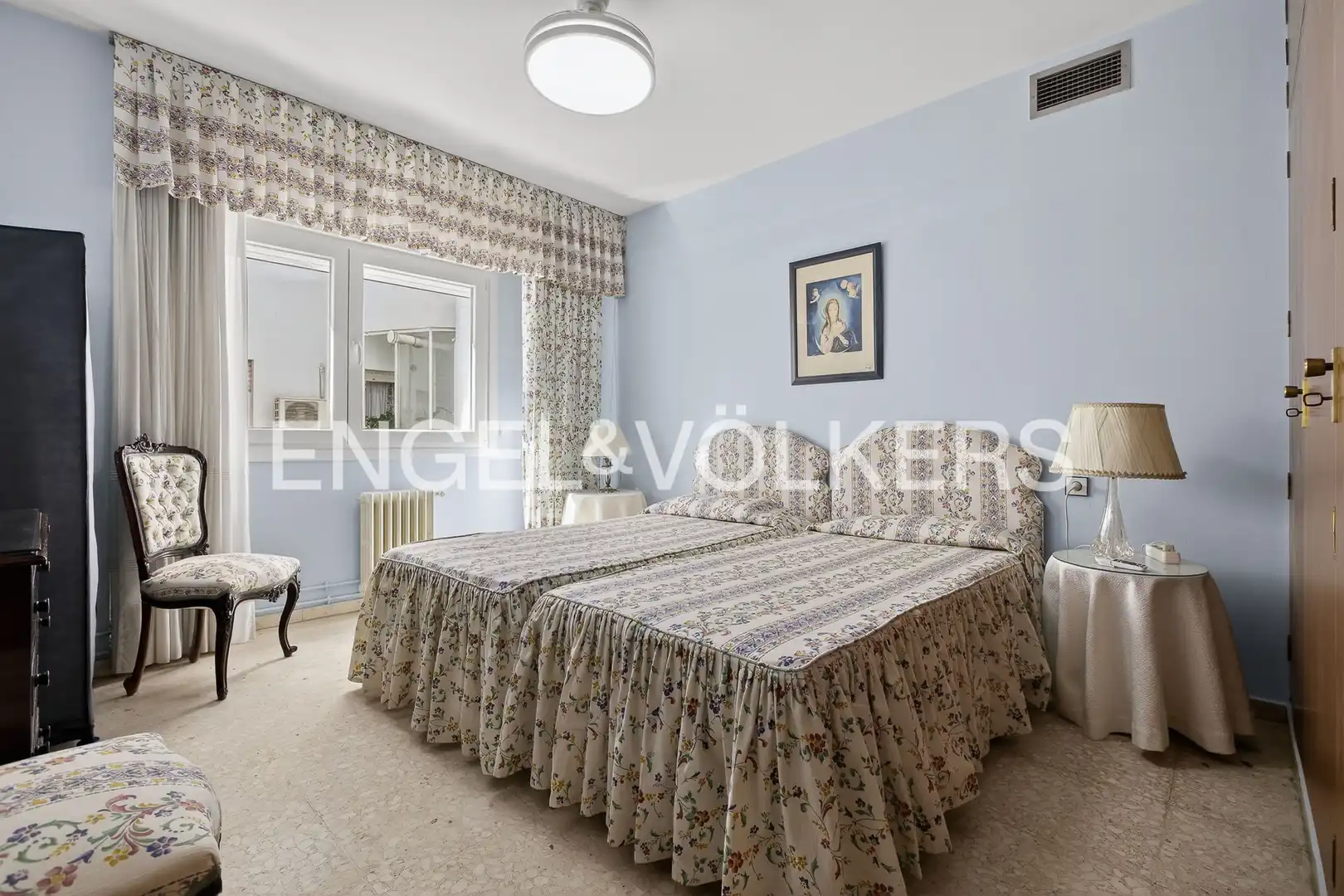 Bedroom of Flat for sale in Sevilla  with Air Conditioner, Heating and Balcony