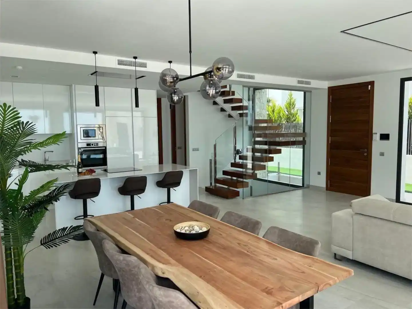 Comedor de Casa o chalet de alquiler en Benidorm con Aire acondicionado, Jardín privado y Trastero