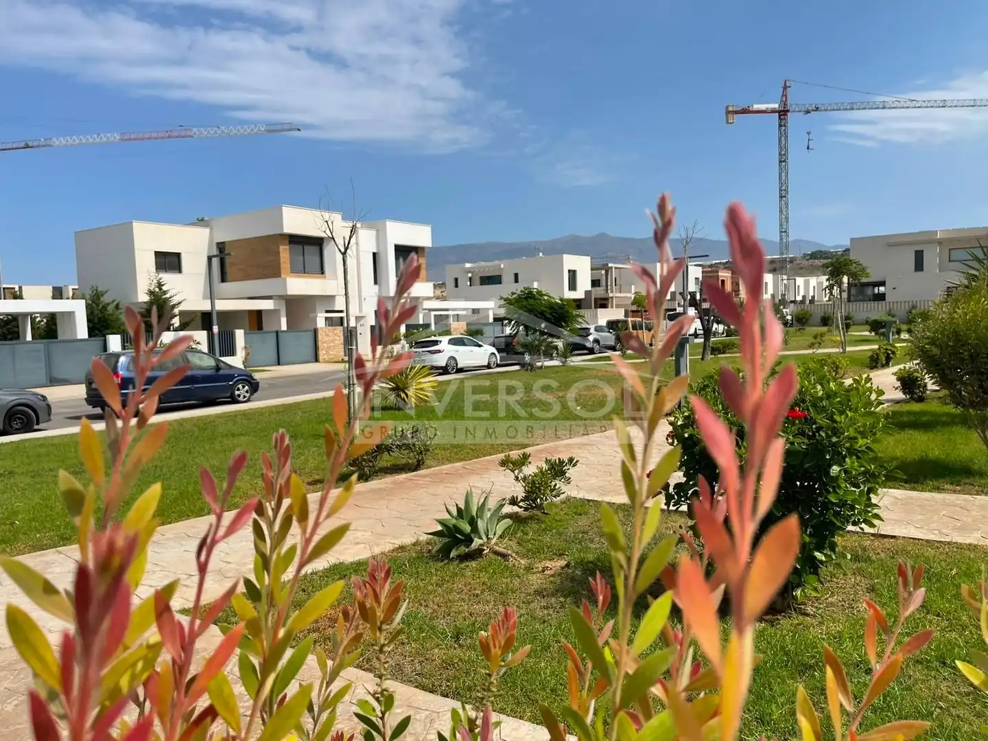 Vista exterior de Casa adosada en venda en El Ejido amb Jardí privat, Terrassa i Piscina comunitària