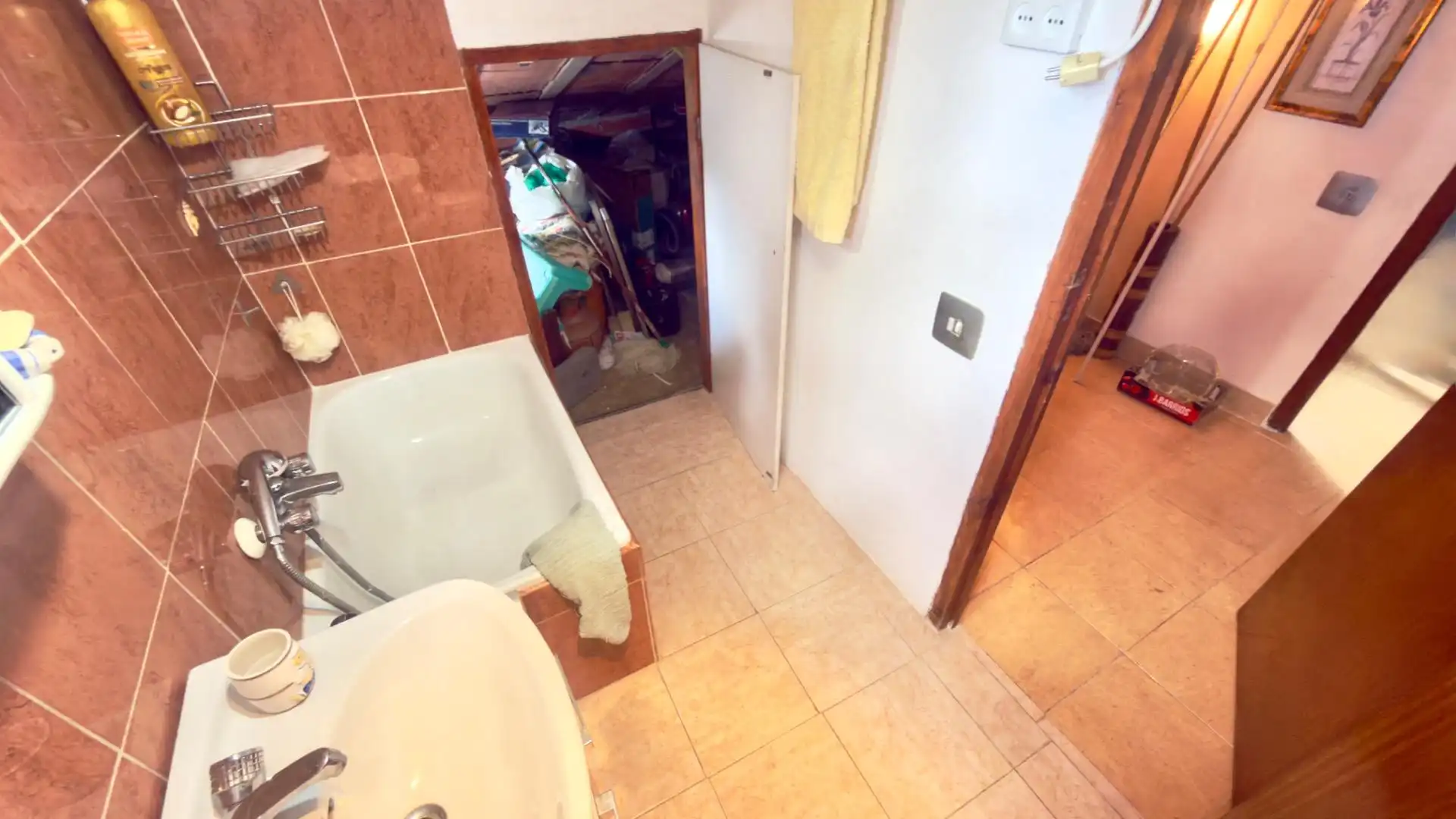 Baño de Piso en venta en A Pobra de Trives  con Calefacción y Amueblado
