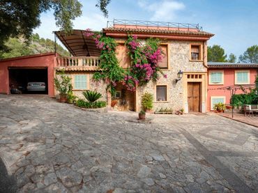 Casa rústica amb piscina en venda a Puigpunyent