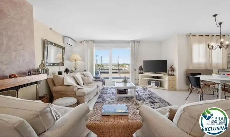 Sala de estar de Apartamento en venta en Empuriabrava con Aire acondicionado, Trastero y Piscina