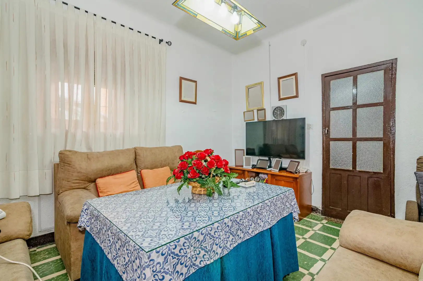 Sala d'estar de Casa adosada en venda en La Zubia amb Terrassa