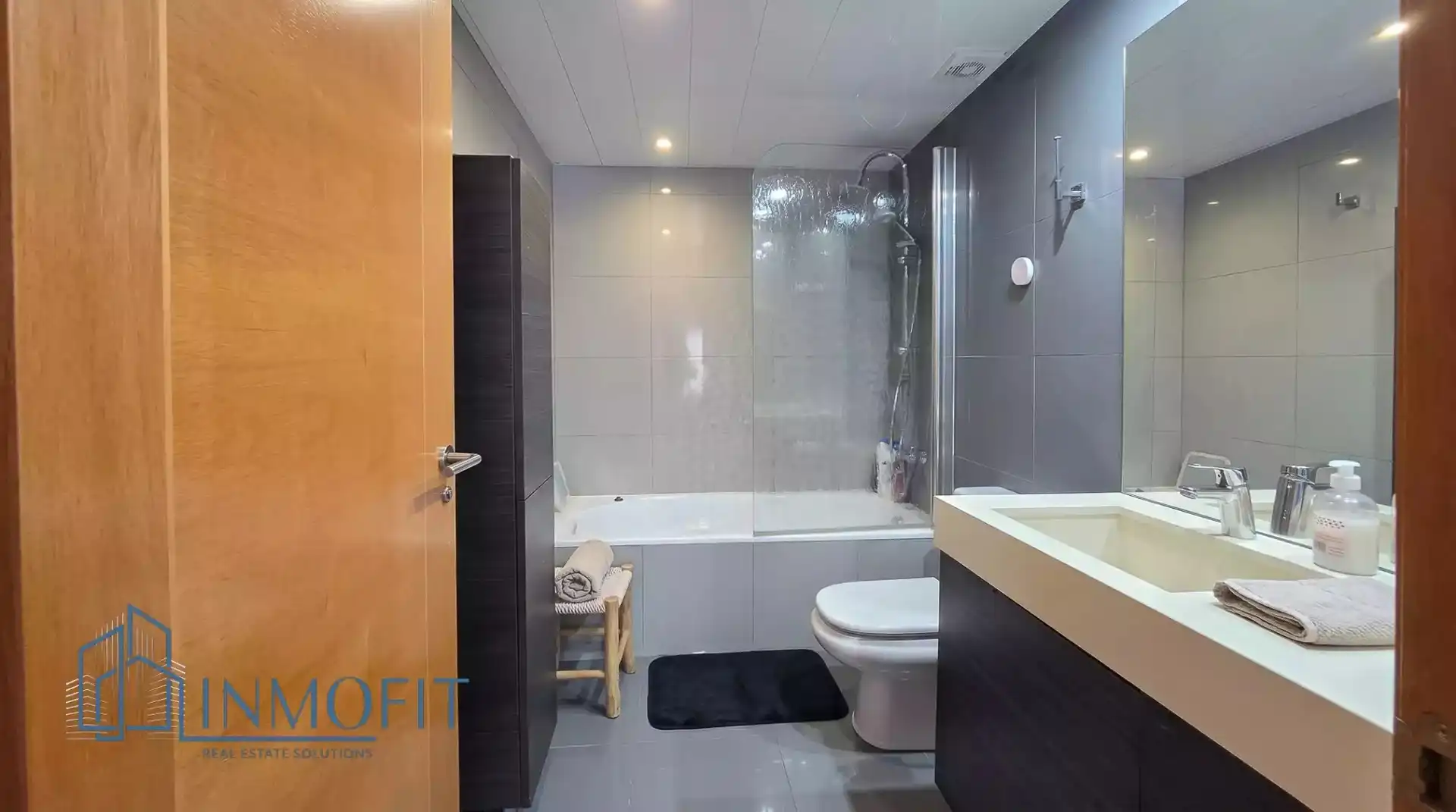 Baño de Apartamento en venta en Blanes con Aire acondicionado, Calefacción y Parquet