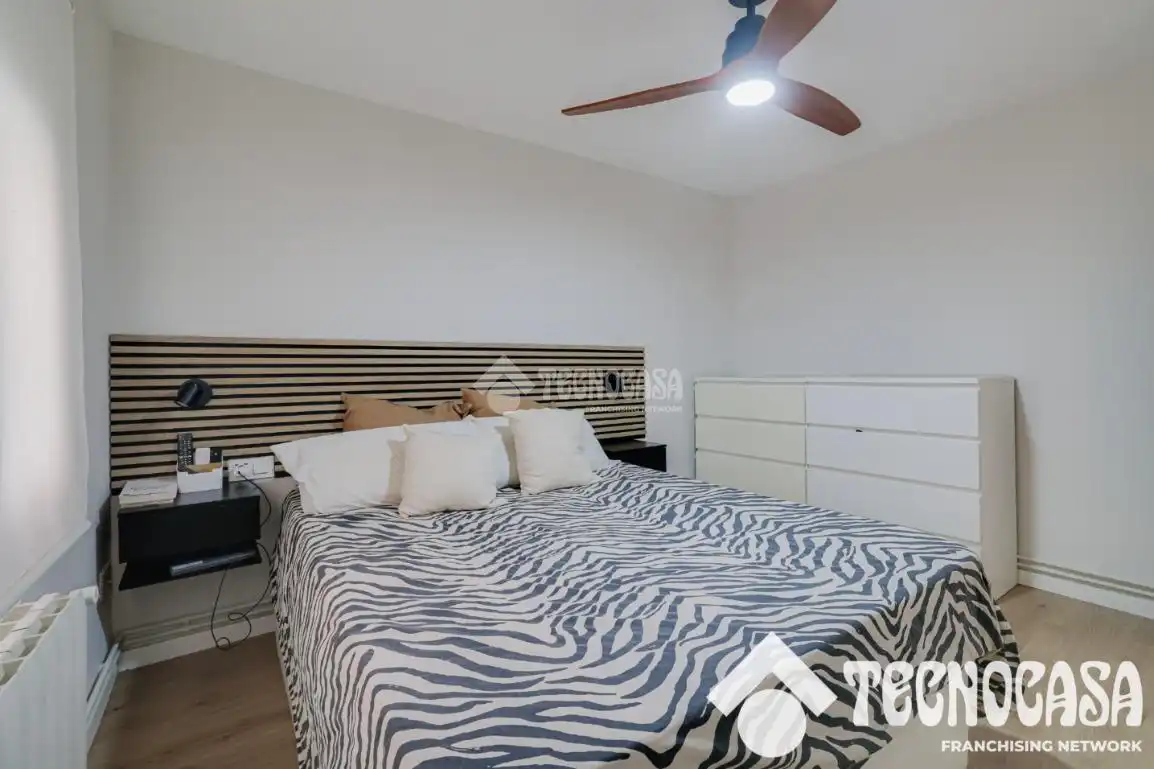 Bedroom of Flat for sale in Santa Coloma de Gramenet  with Air Conditioner, Heating and Parquet flooring