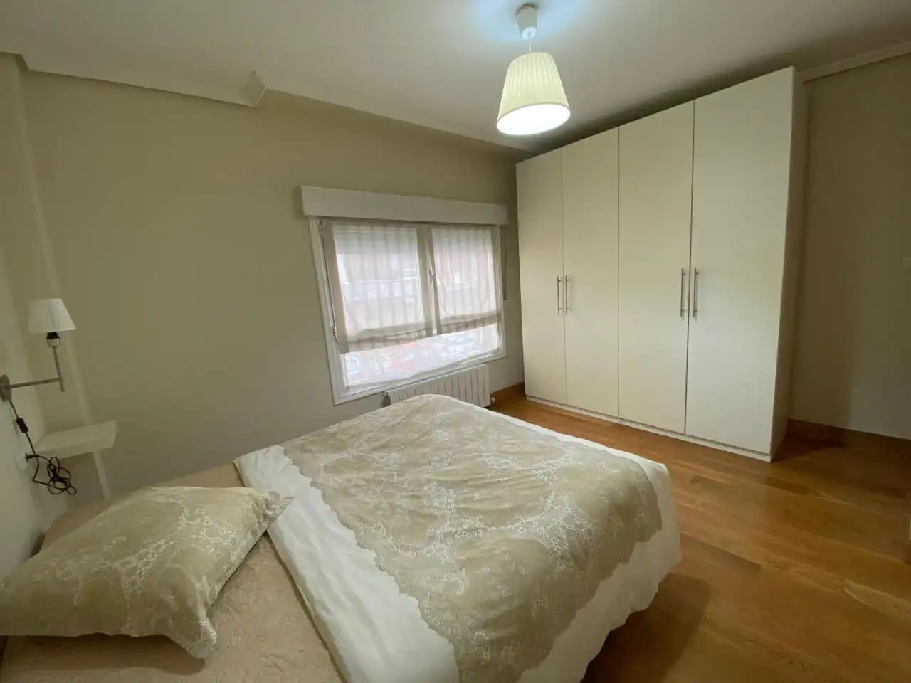 Schlafzimmer von Wohnung zum Verkauf in Durango mit Heizung