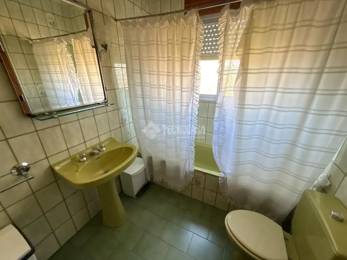 Baño de Casa adosada en venta en Lucillos con Balcón