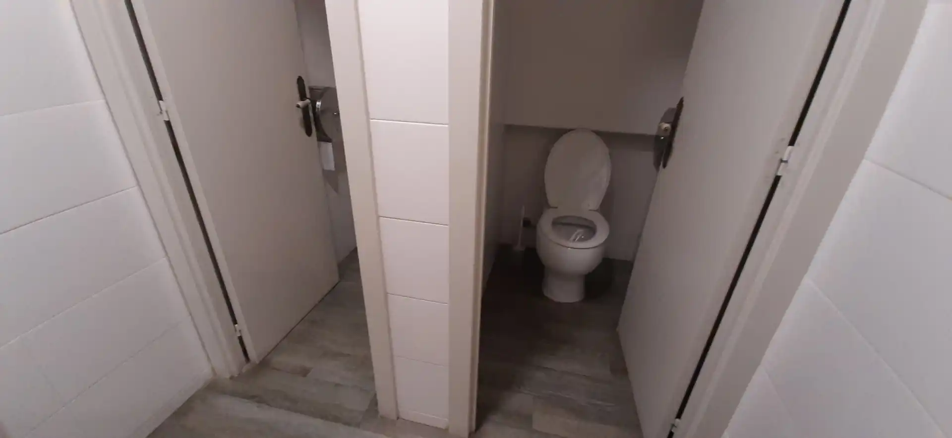 Baño de Local en traspaso en Tàrrega con Aire acondicionado, Calefacción y Terraza