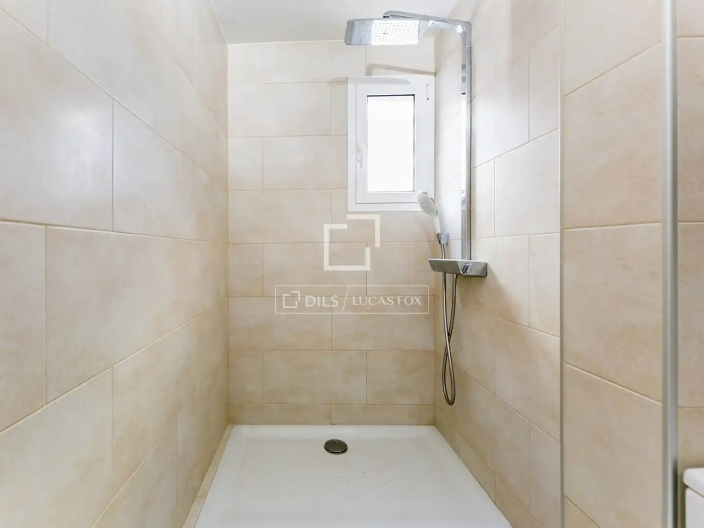 Badezimmer von Wohnung zum Verkauf in Castelldefels mit Heizung, Privatgarten und Terrasse