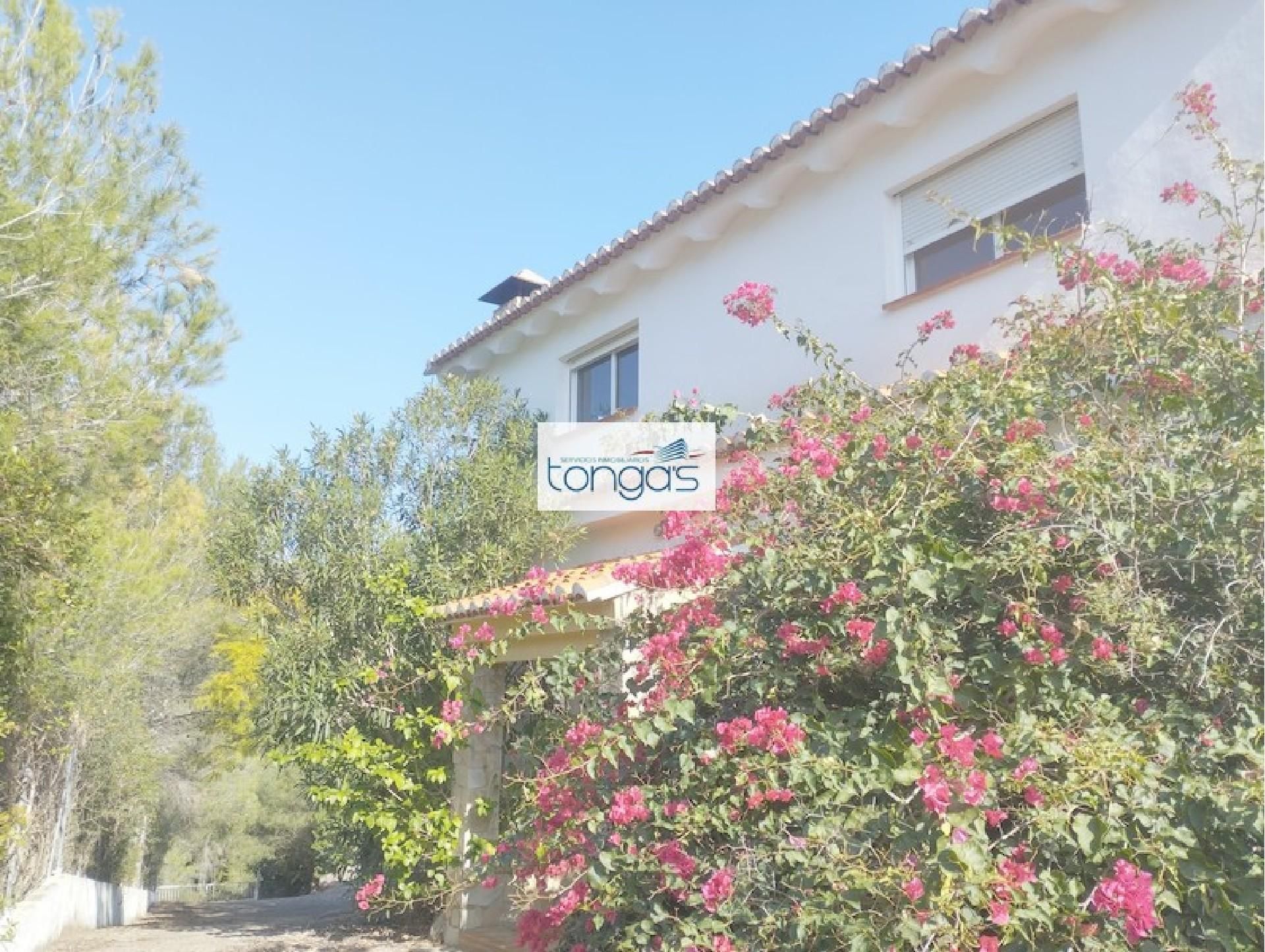 Vista exterior de Casa o xalet en venda en Simat de la Valldigna amb Jardí privat, Terrassa i Piscina comunitària