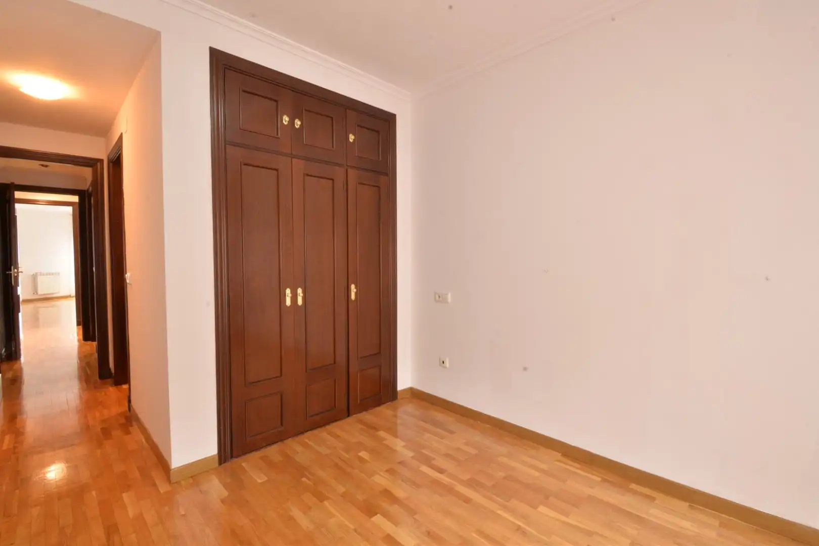 Habitación de Piso en venta en Oviedo  con Calefacción y Trastero