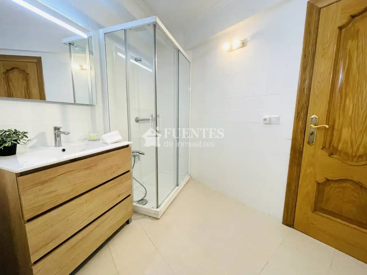 Baño de Piso en venta en Alicante / Alacant con Aire acondicionado y Terraza