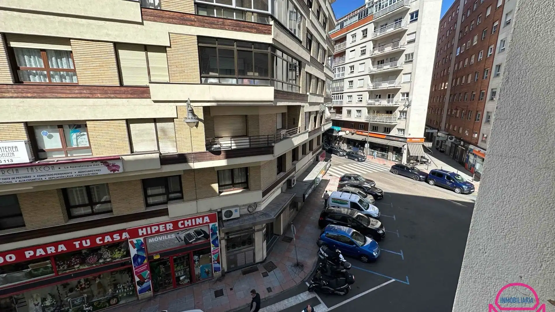 Außenansicht von Wohnung zum Verkauf in León Capital  mit Heizung und Abstellraum