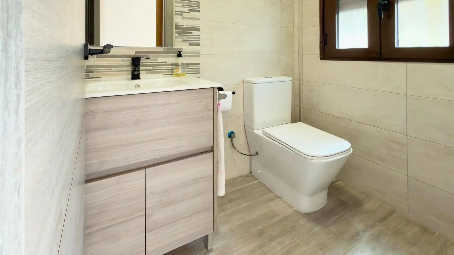 Bathroom of Detached homes for sale in L'Alfàs del Pi  with Air Conditioner, Private garden and Terrace