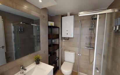 Bathroom of Flat to rent in  Madrid Capital  with Air Conditioner, Heating and Furnished