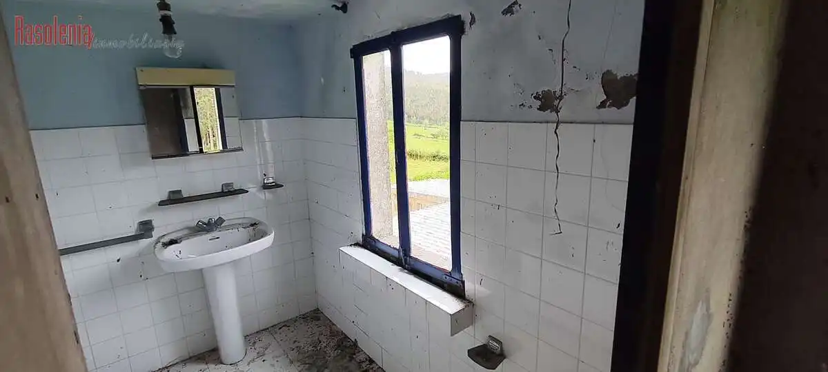 Bany de Casa o xalet en venda en Cedeira amb Calefacció i Jardí privat