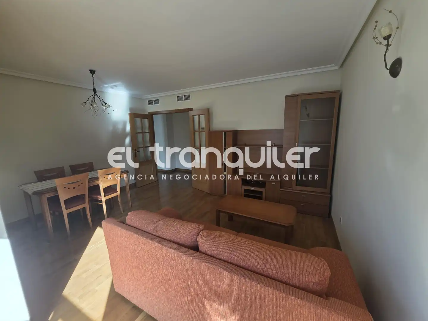 Living room of Flat for rent in Madrid  with Air Conditioner, Parquet flooring and Swimming Pool
