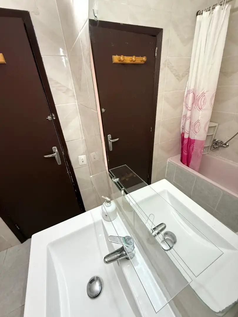 Baño de Ático en venta en Barcelona con Terraza y Horno