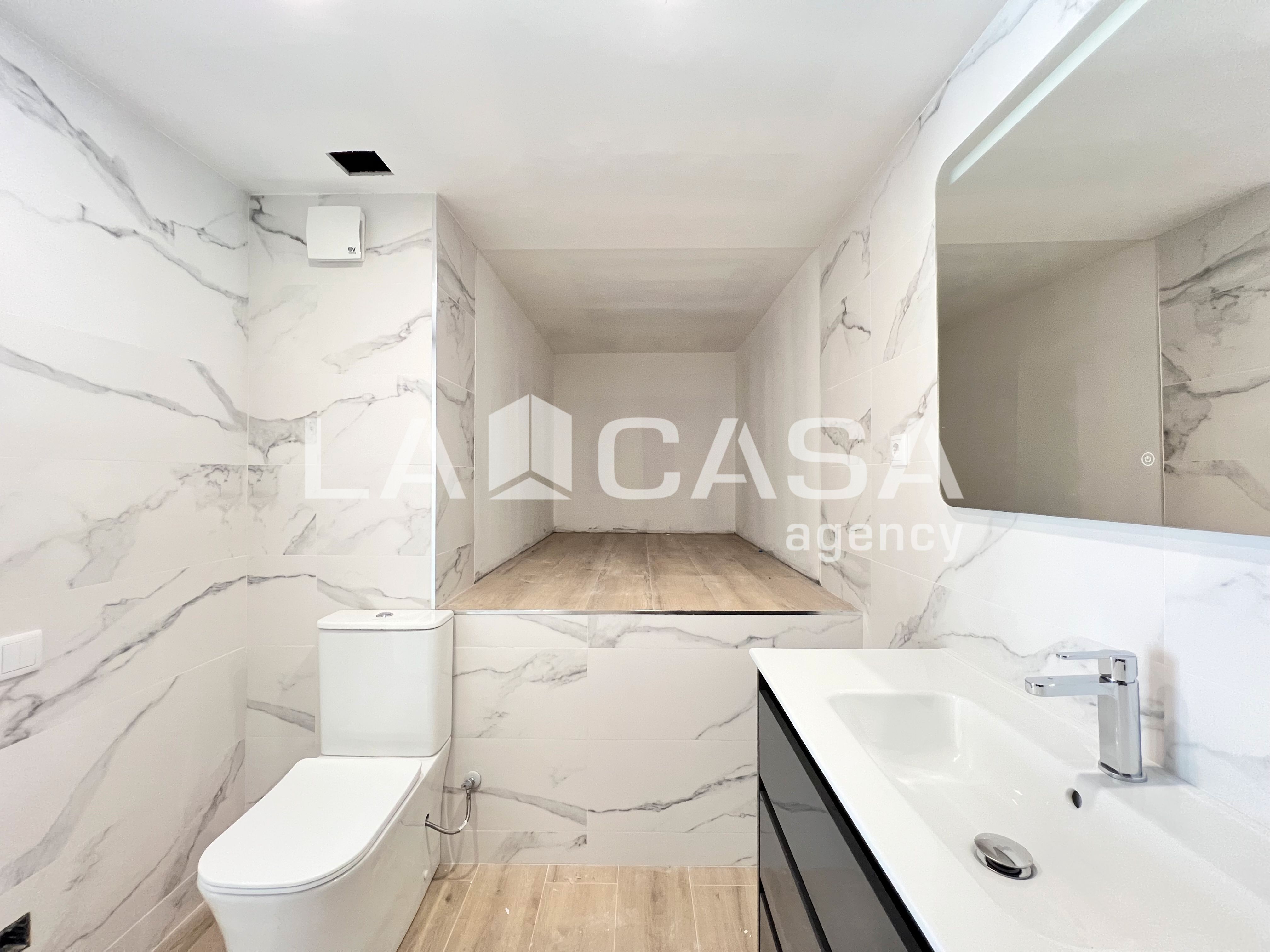 Bathroom of Attic for sale in Badalona  with Terrace and Balcony
