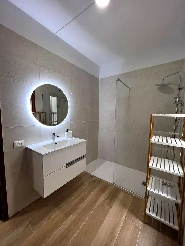 Room in Bartolome Benitez, Gracia