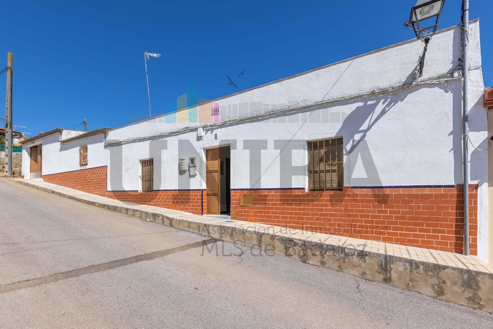 Vista exterior de Casa o xalet en venda en Olivenza amb Terrassa i Traster
