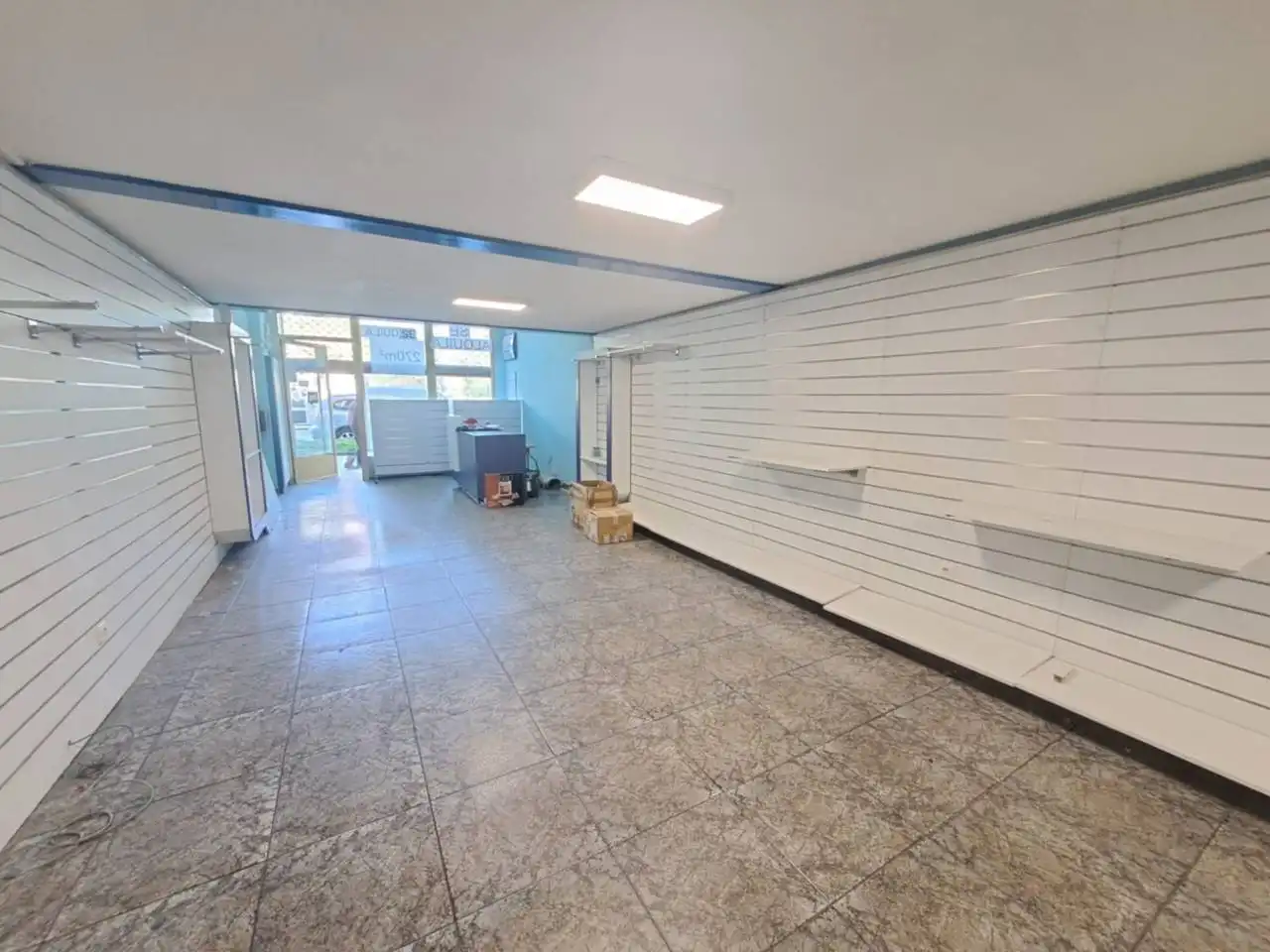 Local comercial en venta en Avenida CANTABRIA, imagen 8