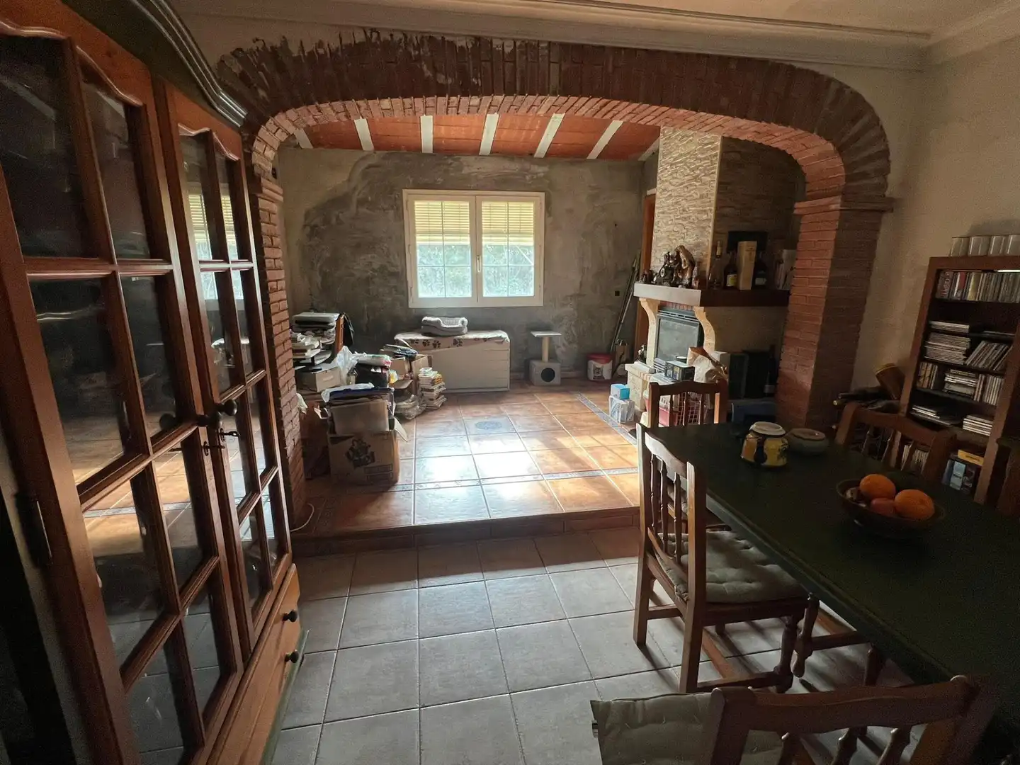 Cuina de Finca rústica en venda en Vilanova i la Geltrú amb Jardí privat, Terrassa i Traster