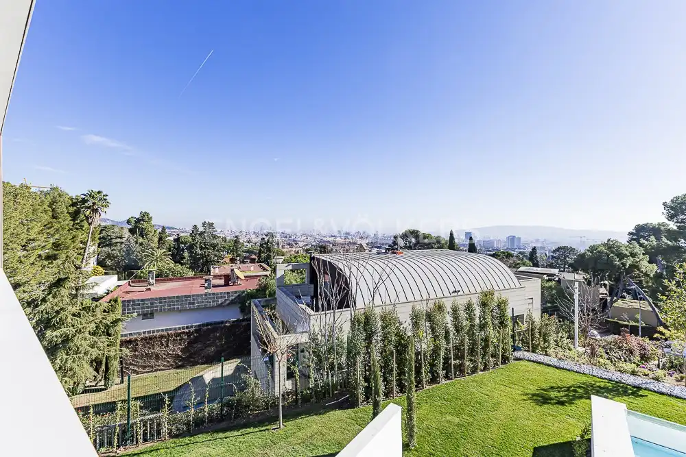 Jardín de Casa o chalet en venta en Barcelona con Aire acondicionado, Calefacción y Jardín privado