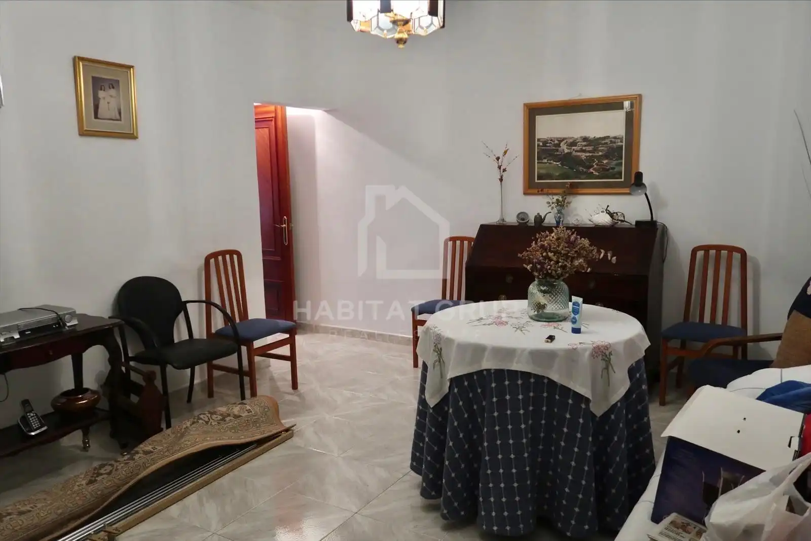 Wohnzimmer von Wohnung zum Verkauf in Es Castell mit Heizung und Privatgarten